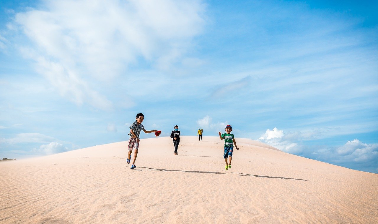 desert, children, sand-7008952.jpg